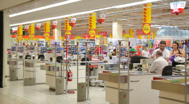 Il punto vendita ex Auchan di via della Vecchia Fornace diventa Conad: domani l'apertura