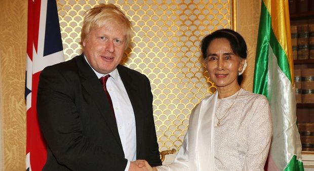Oxford, rimosso ritratto di Aung San Suu Kyi dopo i silenzi sulla crisi dei Rohingya