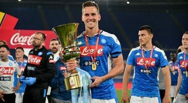 Milik, addio al Napoli dopo 4 stagioni tra doppiette, (tanti) errori e infortuni