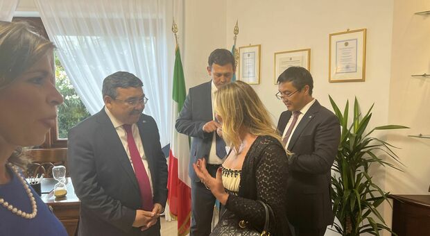 Napoli, inaugurato il nuovo Consolato del Kazakhstan: «Partner commerciale importante per l'Italia»
