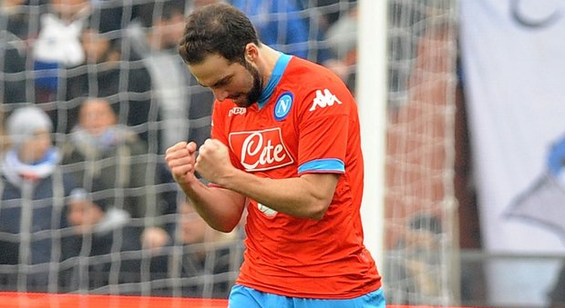 Higuain e Hamsik mattatori: il Napoli straccia tutti i record