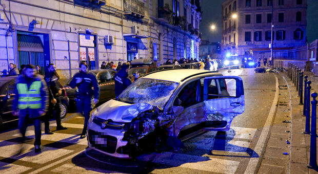 Due incidenti nella notte a Napoli: morti un ventenne e una ragazza 21enne