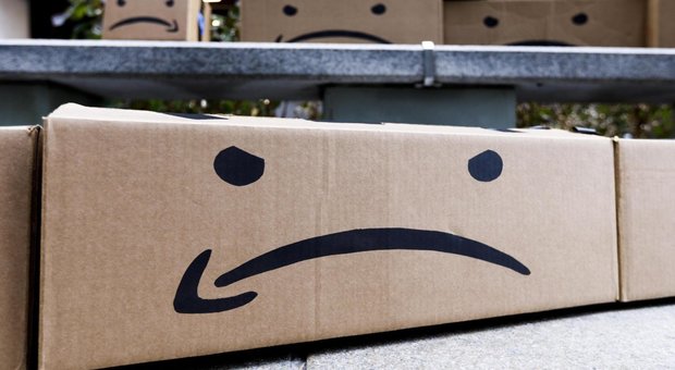 Amazon, protesta dei driver a Milano: stop alle consegne e presidio in piazza