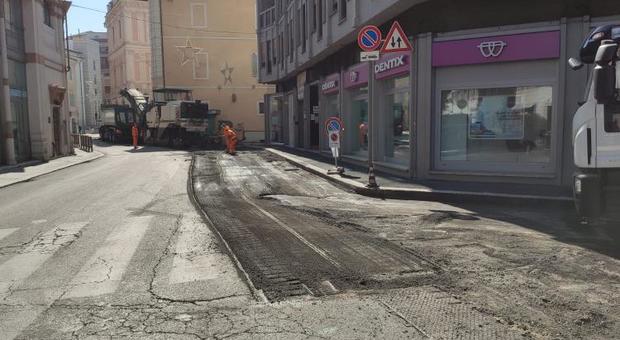 Ripavimentazione del centro lavori in via Beccaria e via Mancini
