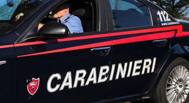 Fidanzati di 16 anni scompaiono per un giorno. Ai carabinieri: «Abbiamo preso il coronavirus»