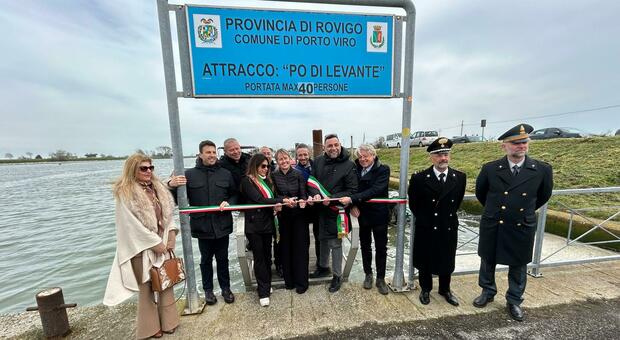 L'inaugurazione del passo-barca che collega Porto Levante e Albarella.