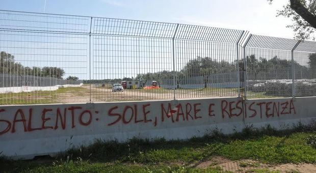 Tap, nove sindaci a Gabellone: «Basta col muro contro muro»