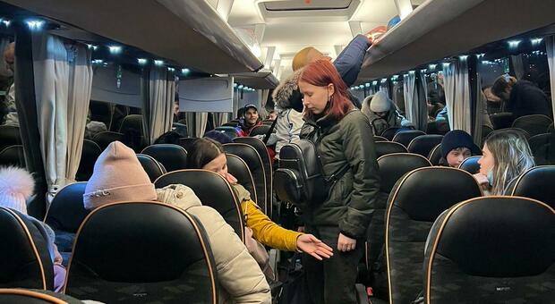 Ucraina, novanta profughi in arrivo a Napoli; l'appello: garantire l'accoglienza