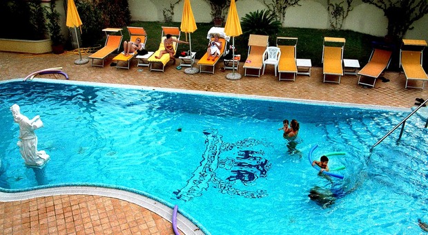 La piscina di un hotel termale