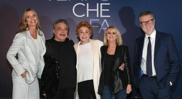 Ornella Vanoni show a Che Tempo che fa: «Ho il pacemaker di Mick Jagger, mi sono rotta il femore per una buca a Milano»