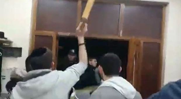 Londra, gruppo di 20 persone assalta nella notte una sinagoga