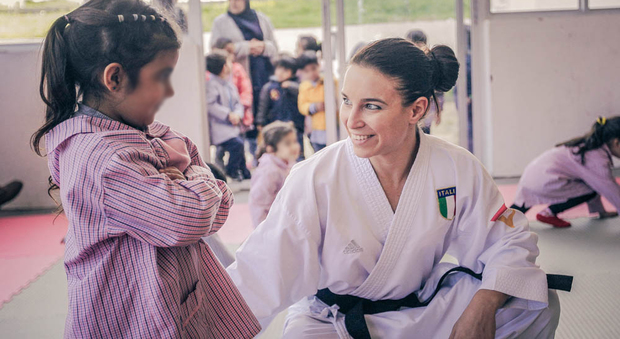 La campionessa del mondo di karate Sara Cardin vola in Libano per fare lezione ai bambini