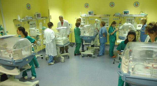 Covid senza cuore: in gravi condizioni all'ospedale Salesi due bambine di 3 e 7 anni