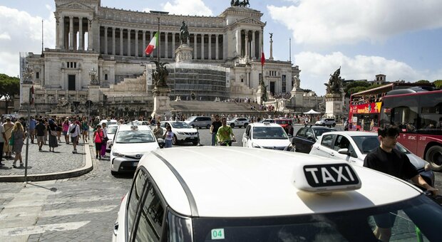 Taxi, Gualtieri vuole trattare: su la tariffa minima se aumentano le corse