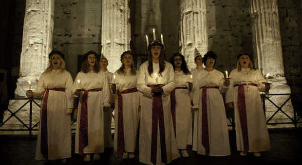 Corteo e canti tradizionali svedesi di Santa Lucia a Roma