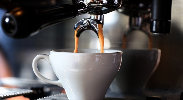 Aumenta il prezzo del caffè al bar: +24% in 3 anni, una tazzina 1,2 euro