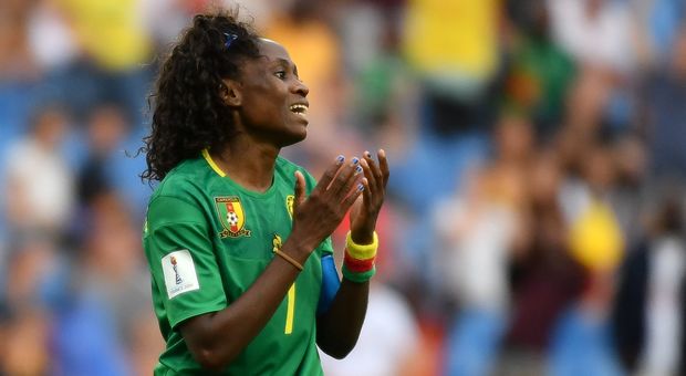 Mondiali, il Camerun protesta contro il Var e minaccia di lasciare il campo. La Francia ai quarti, battuto il Brasile