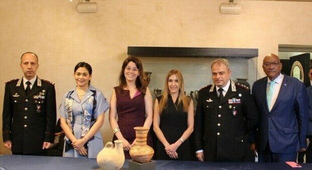 Italia-Panama, riconsegnati due vasi trafugati all'ambasciatrice Ana Maria Reyes