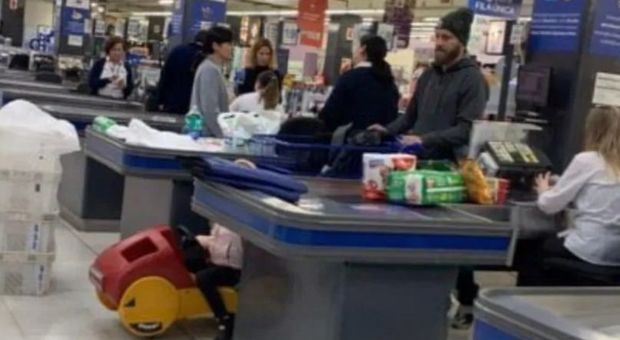 De Rossi in fila al supermercato, i tifosi argentini: «Che brava persona e che umiltà!»