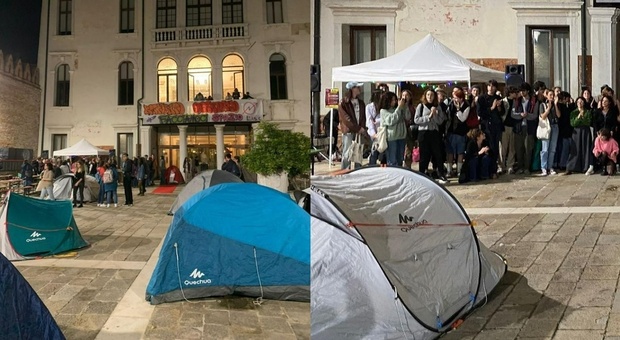 Venezia. Ca' Foscari, gli studenti si accampano con le tende in cortile: «Le case sono troppo care e manco gli studentati»