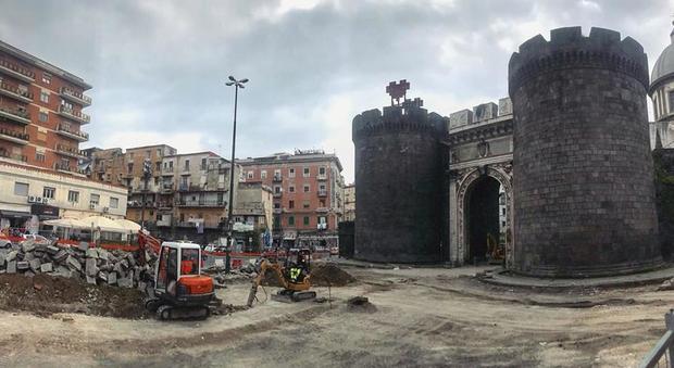 Napoli - lavori di restyling a Porta Capuana