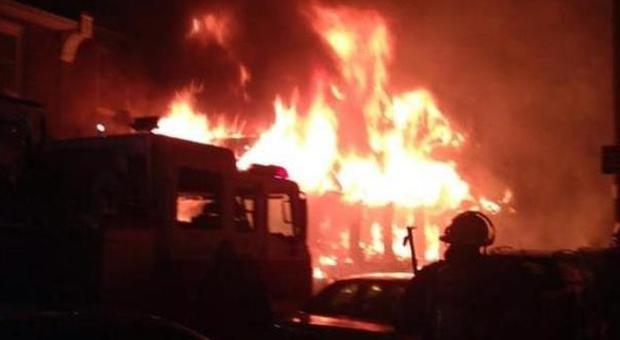 Incendio devasta sobborgo di Filadelfia: morti 4 bimbi. Il più grande aveva 4 anni - LE FOTO