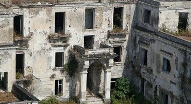 Napoli, Villa Tropeano cade a pezzi: sos per recuperare l'antico bene di Ponticelli
