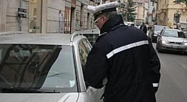 Ascoli, il Comune cancella 1.300 permessi auto per i disabili