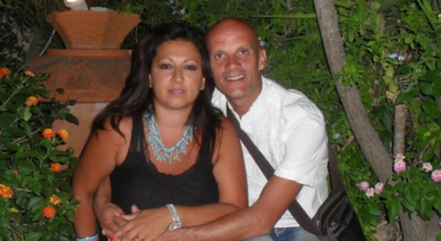 Milano, moglie e marito trovati morti in casa: lui l'ha accoltellata, poi si è ucciso