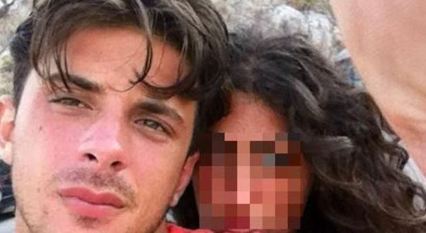 Napoli, reagisce a una rapina e gli sparano: 27enne in fin di vita