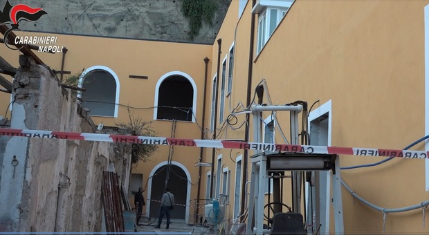 Napoli: abusi edilizi, sequestrato cantiere per miniappartamenti a Montesanto