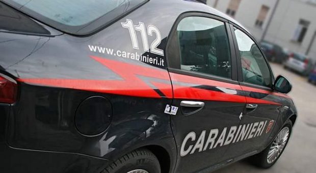 Traffico di droga e armi da guerra, blitz dei carabinieri: 15 arresti