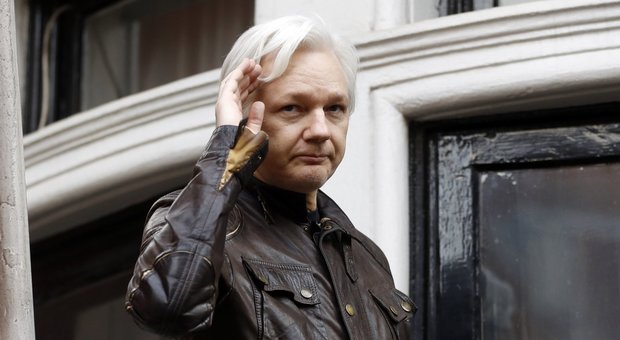 Ecuador, l'impegno del presidente Moreno: «Assange può lasciare l'ambasciata a Londra, non sarà estradato»