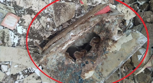 Casamonica, caccia al tesoro sotterrato: metal detector sotto le ville demolite