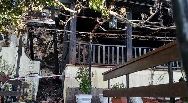 Incendio al ristorante "La Pergola" di Monte San Biagio: fiamme altissime e danni ingenti