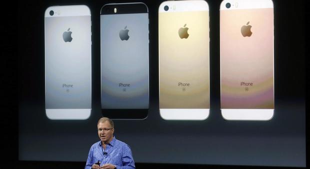 Apple, presentati iPhone SE e iPad Pro da 9,7 pollici: la Mela si fa più piccola