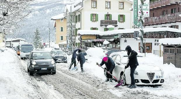 Caos neve a Cortina, scatta l'ora dello scaricabarile: tutti assolti
