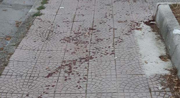 Sangue in piazza Cattaneo dopo l'aggressione di sabato