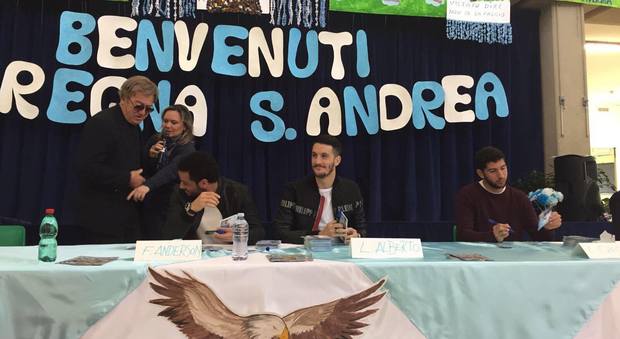 Lazio, Felipe Anderson visita l’Istituto “Via del Calice”: «Pronti per Sassuolo, gara importante»