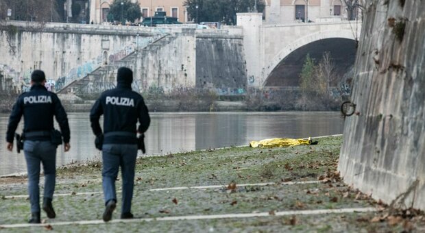 Roma, giallo sulla banchina del Tevere: trovato il cadavere di una ragazza ventenne
