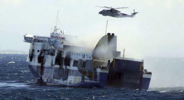 La nave Norman Atlantic dopo l'incendio