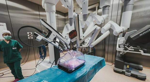 Policlinico Federico II, nuovo robot per mamme e neonati nel reparto di ginecologia