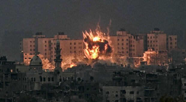 Gaza, 600mila persone in fuga. Biden: «L'occupazione della Striscia sarebbe un grosso errore»