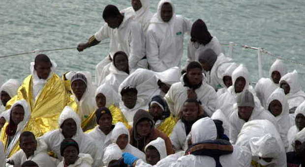 Lampedusa, la grande paura: ai profughi il test sul Califfato