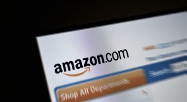 E-commerce: prima di acquistare il 77% degli italiani consulta Amazon