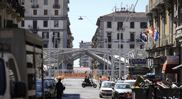 Napoli, patto Comune-commercianti: «Salviamo piazza Garibaldi»