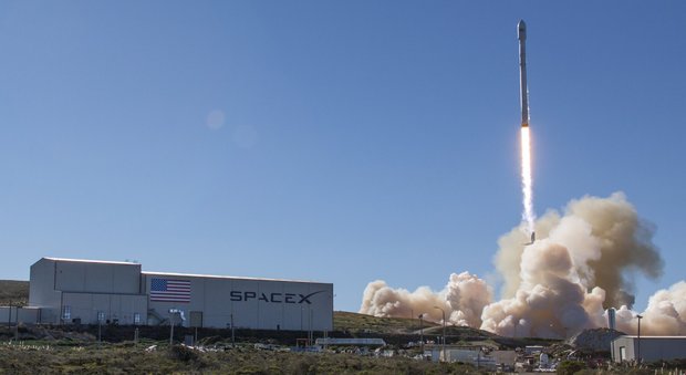 SpaceX riparte con un successo dopo il flop del 2016: in orbita 10 satelliti Iridium e primo stadio recuperato Video