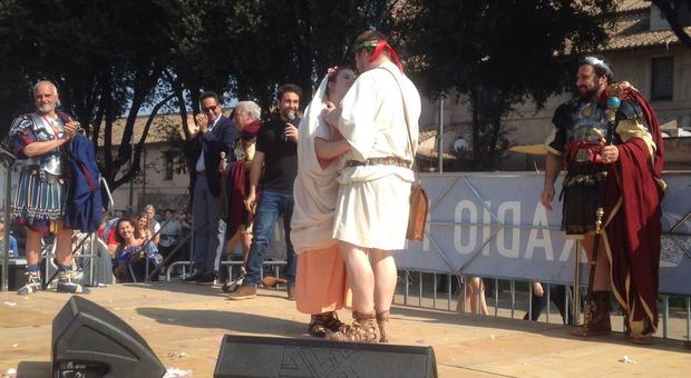 Roma, «vuoi sposarmi?»: il sogno di Renato e Marion si avvera sul palco del Circo Massimo