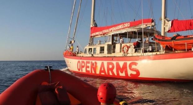 Migranti, il veliero Open Arms fa di nuovo rotta sulla Libia: «Salvare vite è un obbligo, non una scelta»