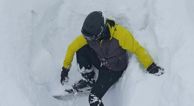 Sella Nevea, sciatore rischia di precipitare in un crepaccio: salvato in extremis dalla Polizia